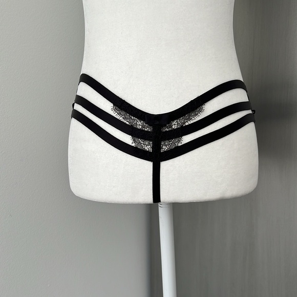 Victoria’s Secret Push-Up Bra - Picture 12 of 13